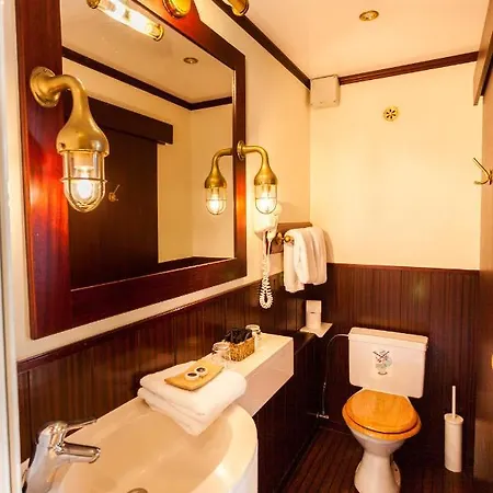 Boat De Barge Hotel 3*
