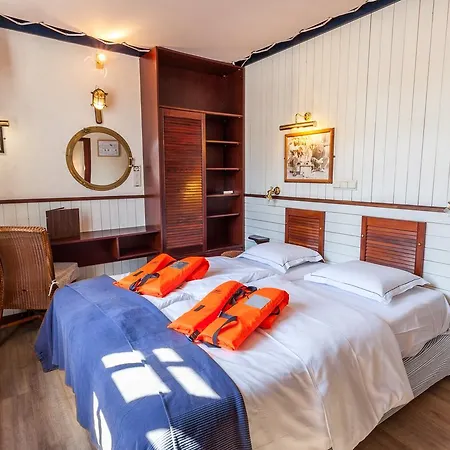 Hotel Boat De Barge 3*