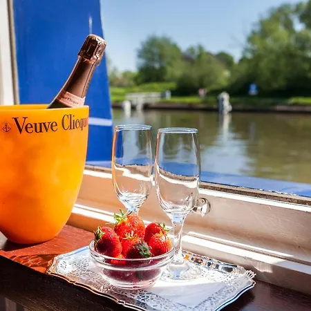 Hotel Boat De Barge 3*
