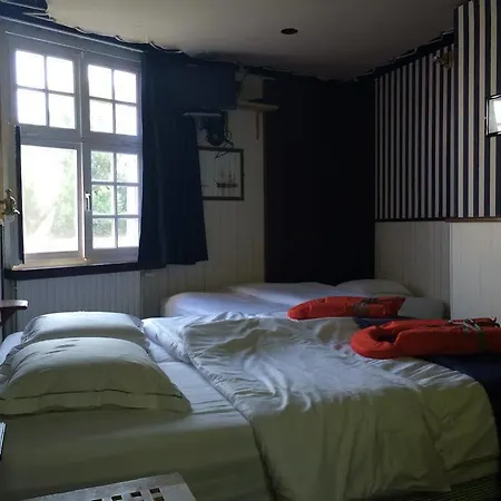 Boat De Barge Otel